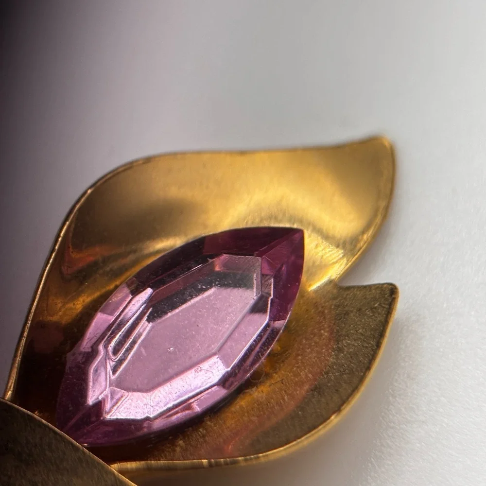 Glorius Vtg 60s Gold Tone Pink Marquis Rhinestone‎ Leaf Brooch Costume Jewelry